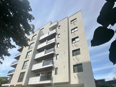 Ultracentral,  2 camere cu 2 bai, priveliste si soare !